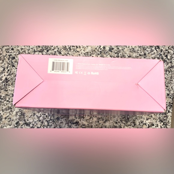 Impressions Barbie LED Makeup Mirror Tri Fold with Magnification - Picture 11 of 13